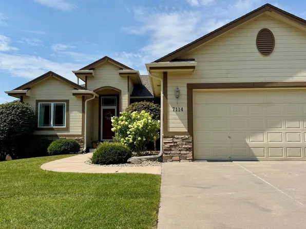 7114 N 146th St, Bennington, NE 68007
