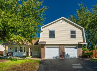 935 Jackson Cir, Elk Grove Village, IL 60007