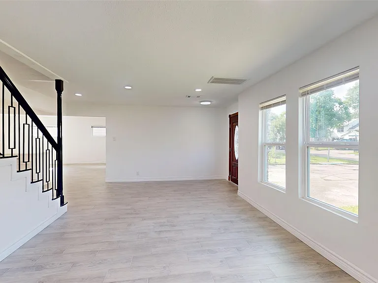 3830 Cosby St — Photo 9