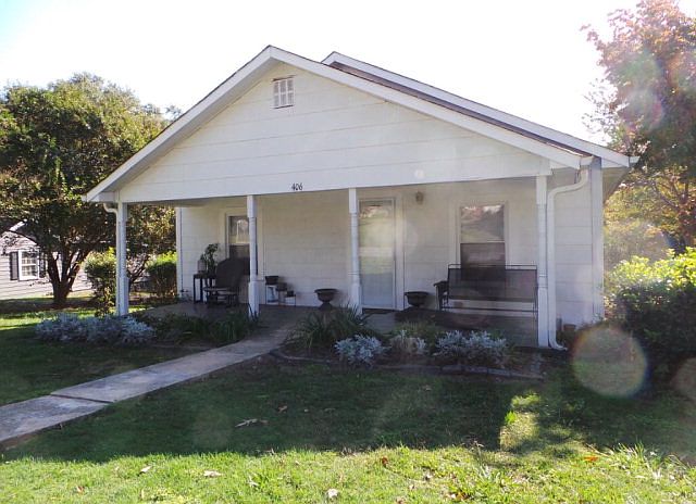 1st image of 406 River Dr