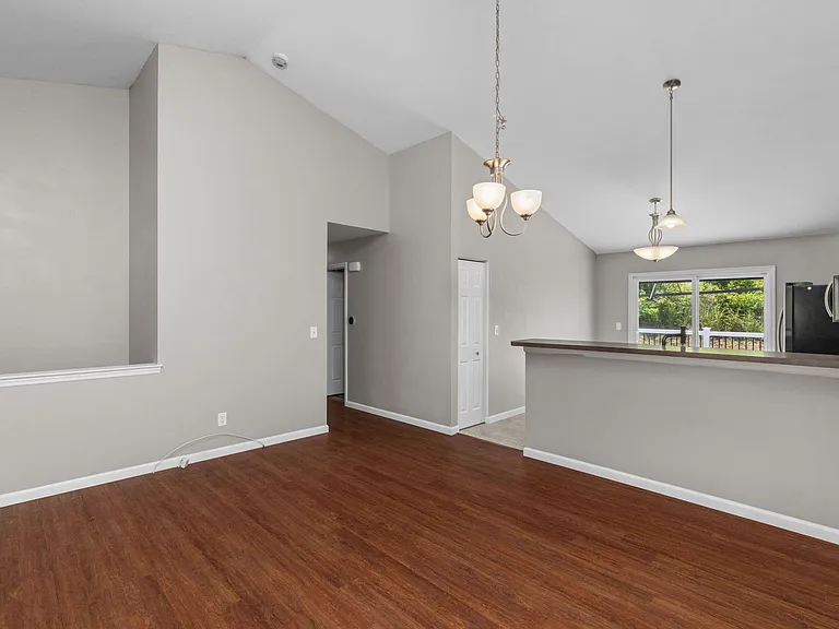 6593 Buckingham Palace Dr — Photo 10