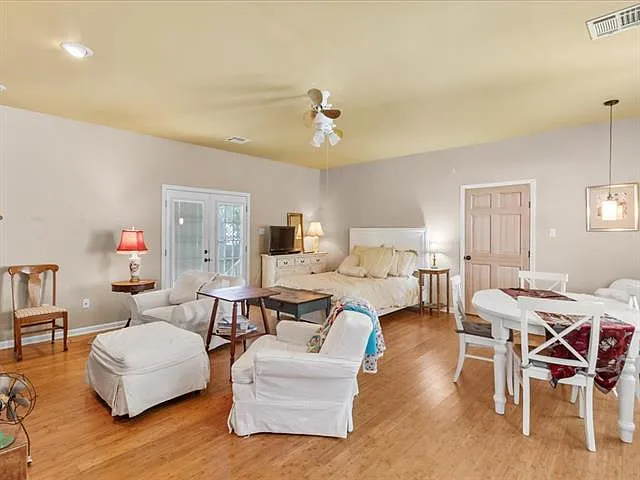 2 bed, 2.5 bath, 2682 sqft, $1,700 — Photo 4
