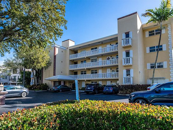 2nd image of 1332 Bayview Drive #401