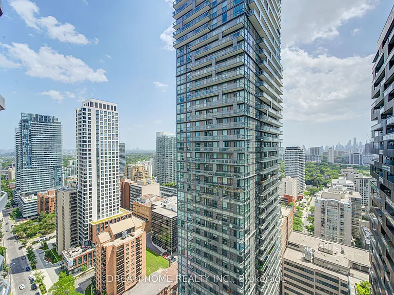 30 Roehampton Ave #2902 — Photo 37