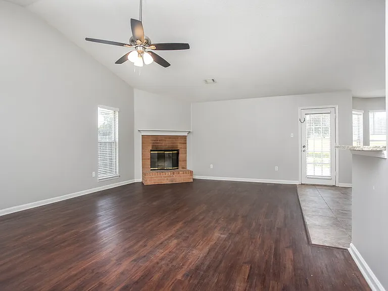 10431 Amanda Dr — Photo 4