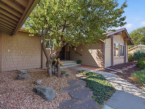 3rd image of 2029 Barberry Ave