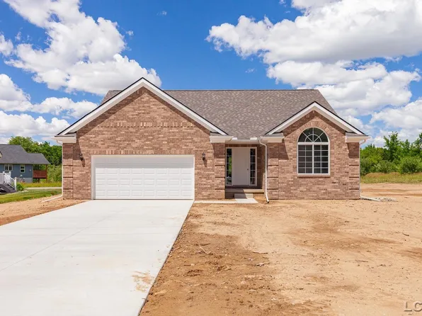 3578 Serra Dr, Tecumseh, MI 49286