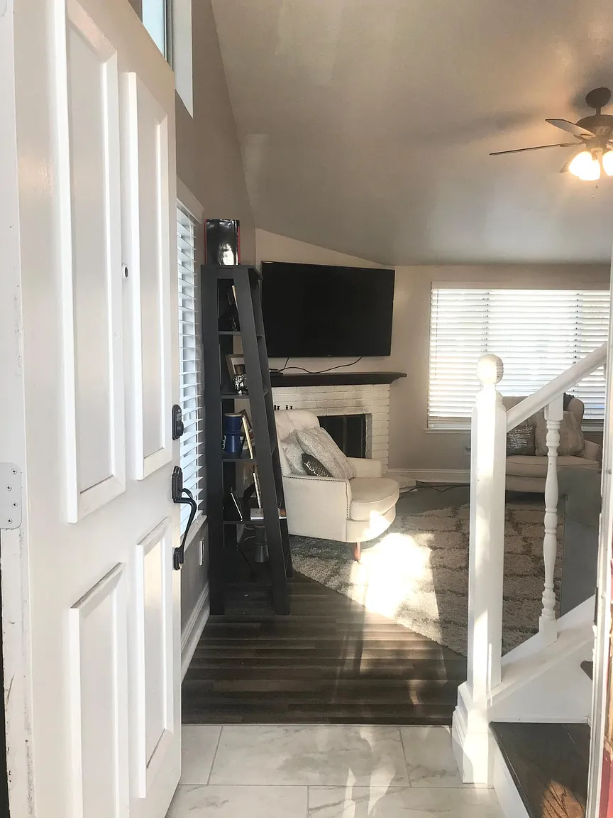 796 Heather Pl photo 1