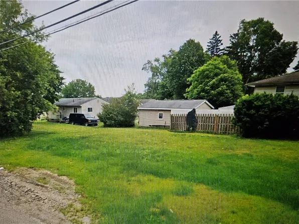 21 29th St SW, Barberton, OH 44203