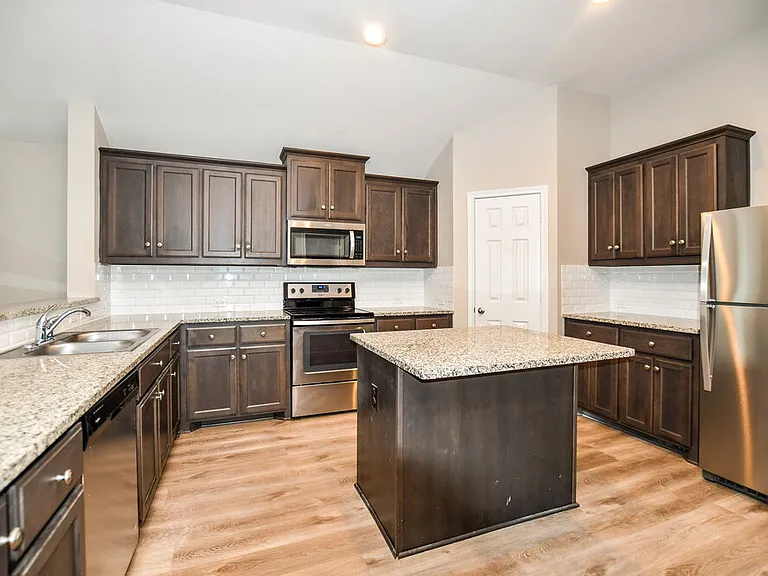 4713 Joshua Dr — Photo 6