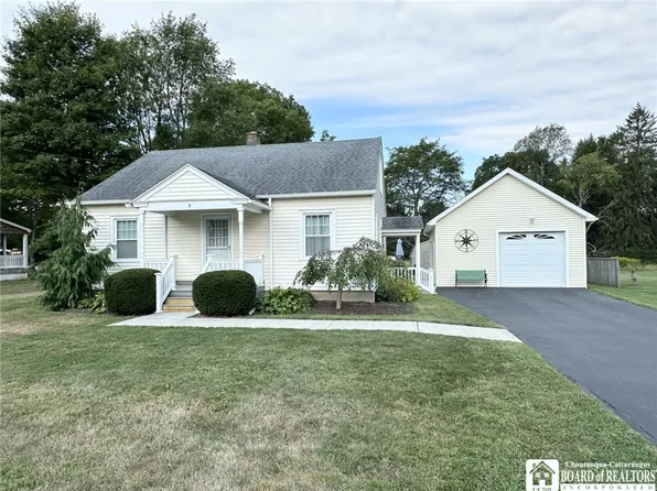 3 N Meadow Ln, Frewsburg, NY 14738
