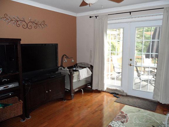 Liv room door to deck