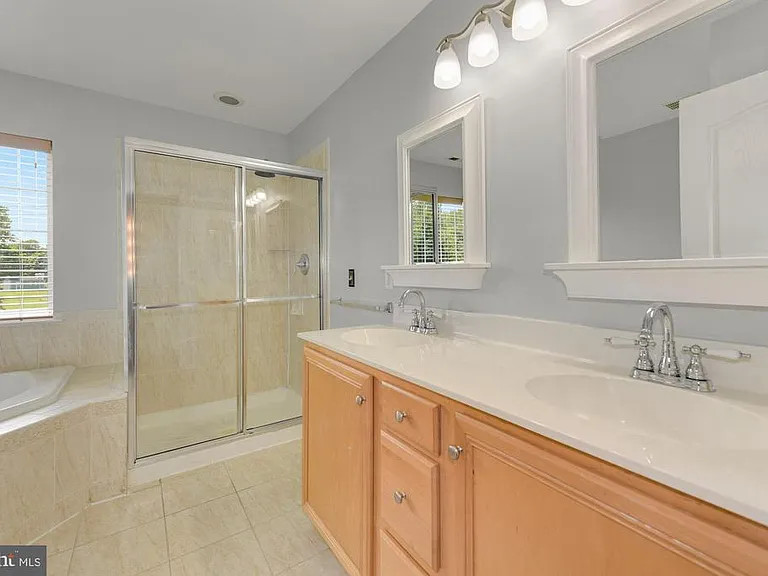 345 Huntington Dr — Photo 20