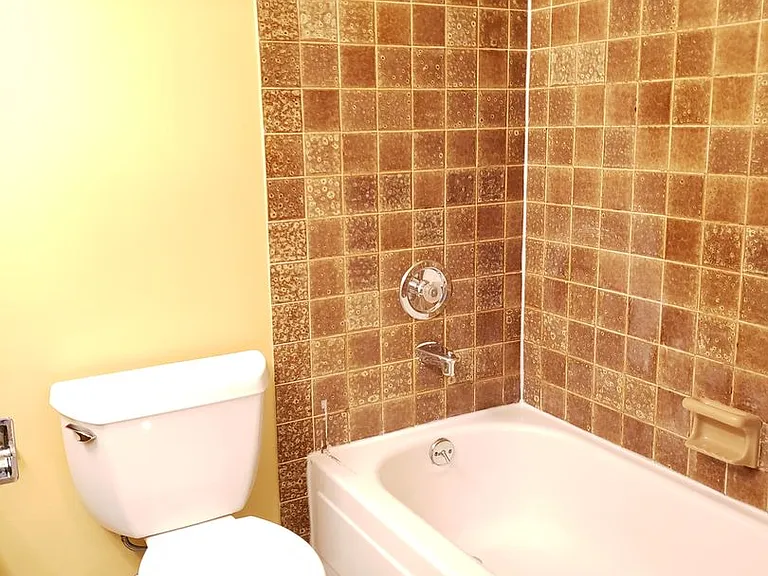 909 Gellatly St — Photo 23