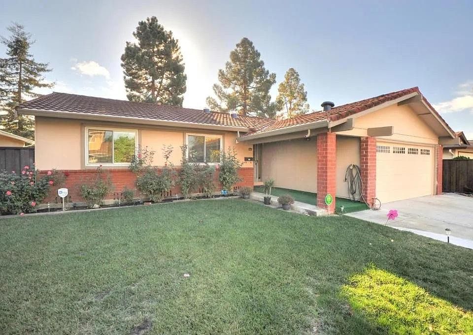 1st image of 34270 Whitehead Ln