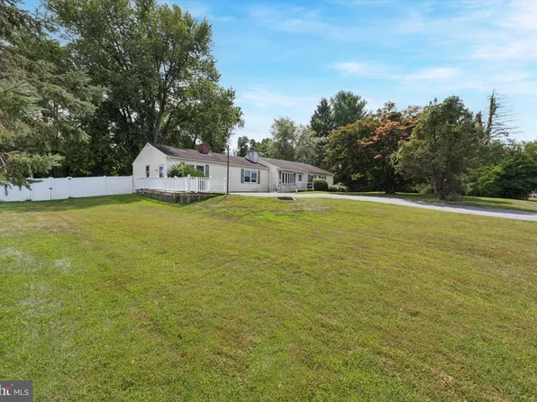 17 Gloucester Dr, Downingtown, PA 19335