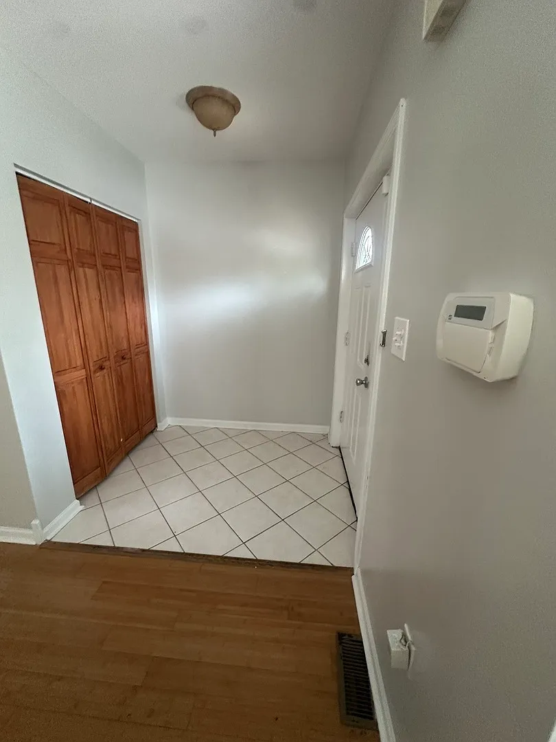 3 bed, 2.5 bath, 2000 sqft, $3,250 — Photo 2