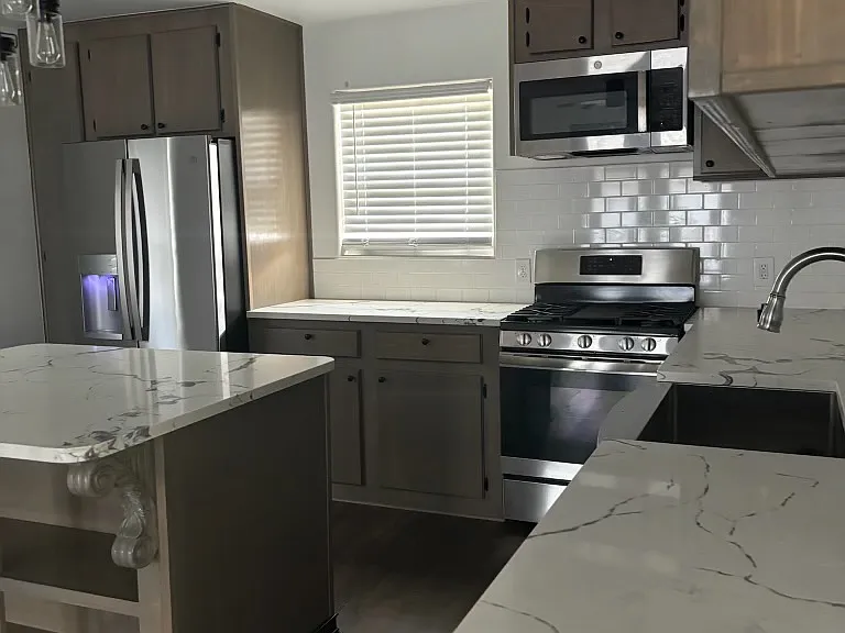 704 W 9th Ave #1/2 — Photo 3