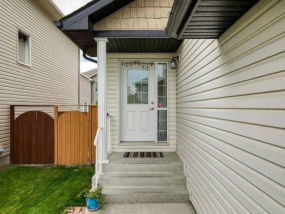 2nd image of 67 Everwoods Park SW