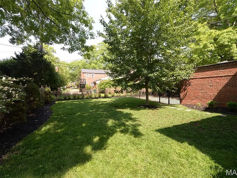 937 S Bemiston Ave — Photo 45