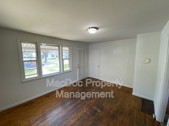 4th image of 209 Frazier St