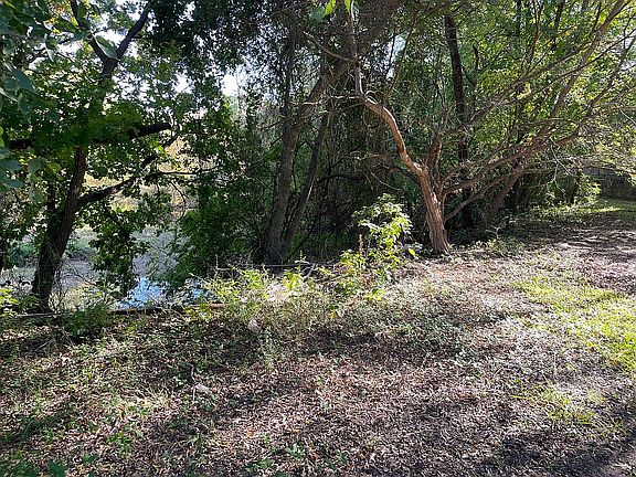 4th image of 124 Little John Dr