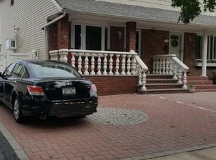 19 Middle Loop Rd, Staten Island, NY 10308