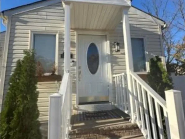 88 Fournier Cres, Elmwood Park, NJ 07407