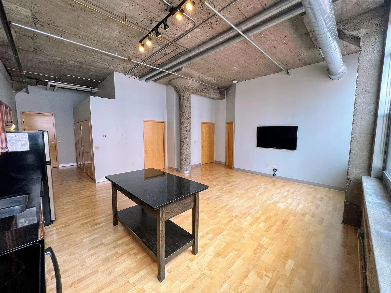 2 bed, 1022 sqft, $2,100 — Photo 4