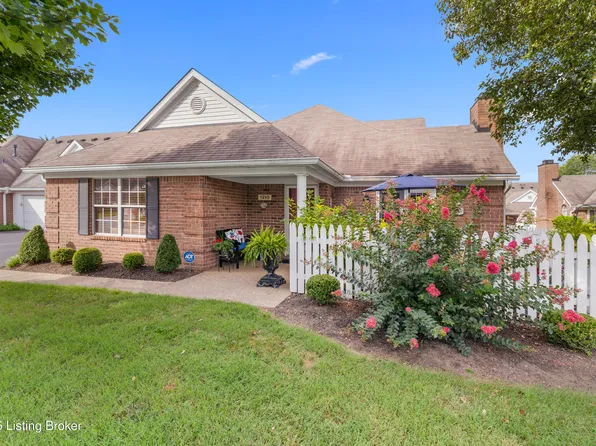 1210 Fox Pointe Dr, Lyndon, KY 40242