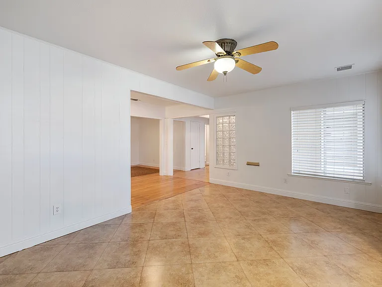 1427 N Arthur Ave — Photo 5