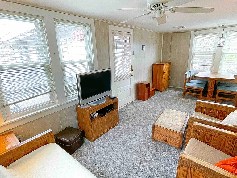36 Maryland Ave #C — Photo 16