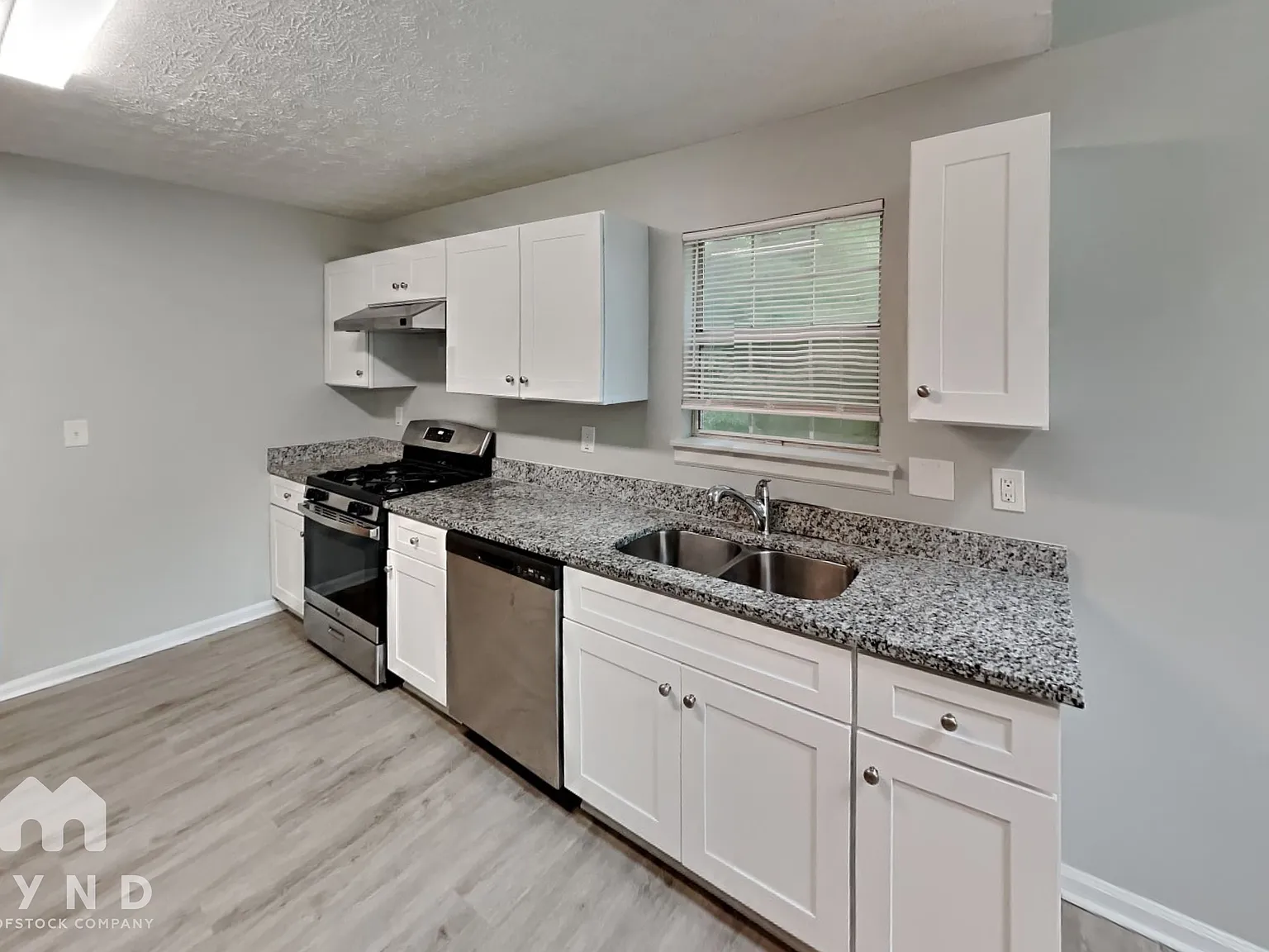 4 bed, 4.0 bath, 1830 sqft, $2,180 — Photo 4