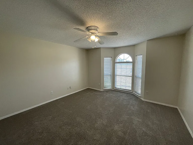 1605 Kirby Ave — Photo 9