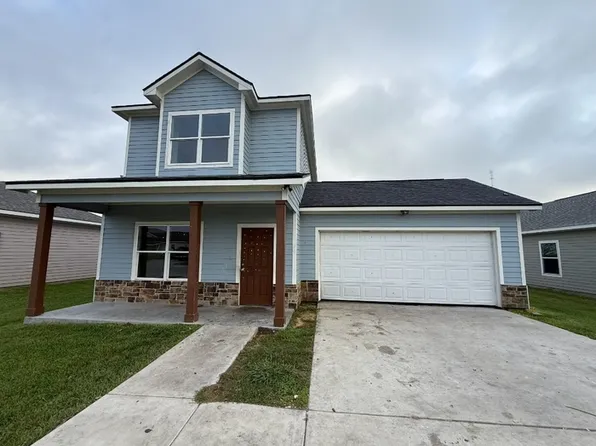 105 Hummingbird Ave, Schulenburg, TX 78956
