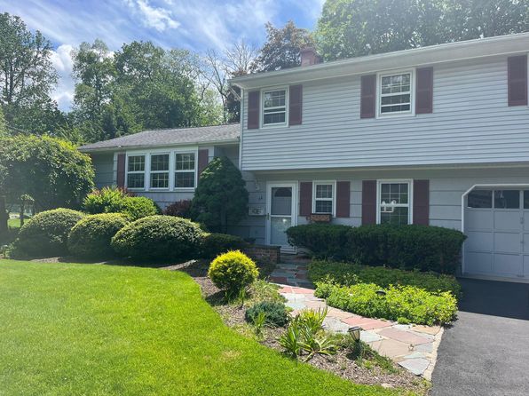 56 Capral Ln