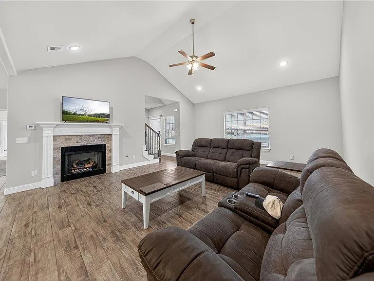 584 Quartz Way — Photo 2