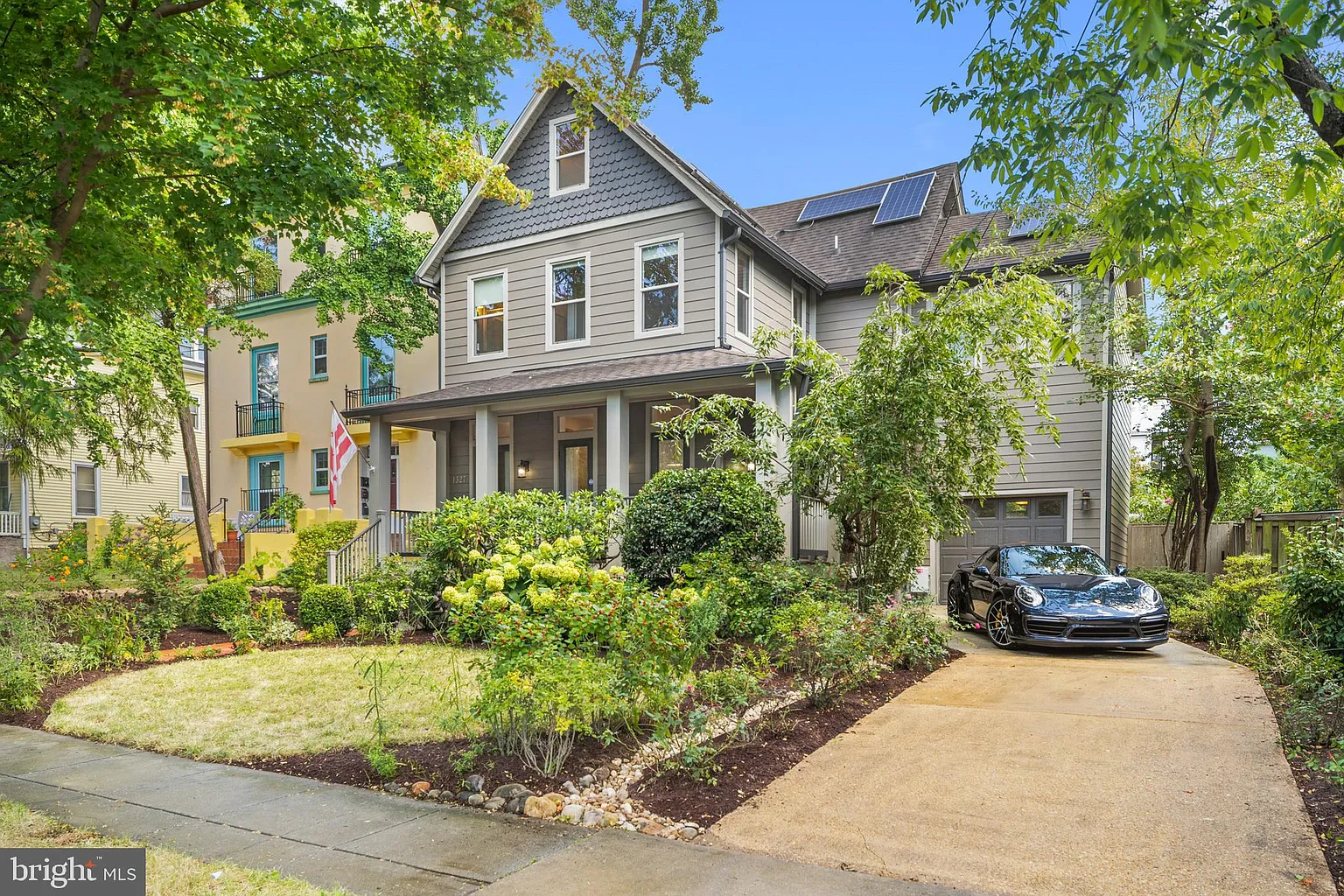 1327 Newton St NE photo 1