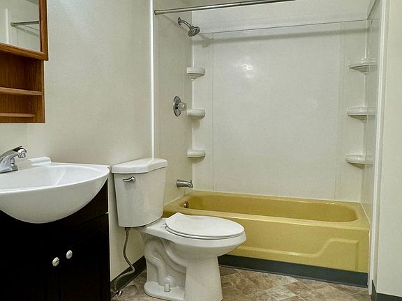 5th image of 2021 Blueberry St #2