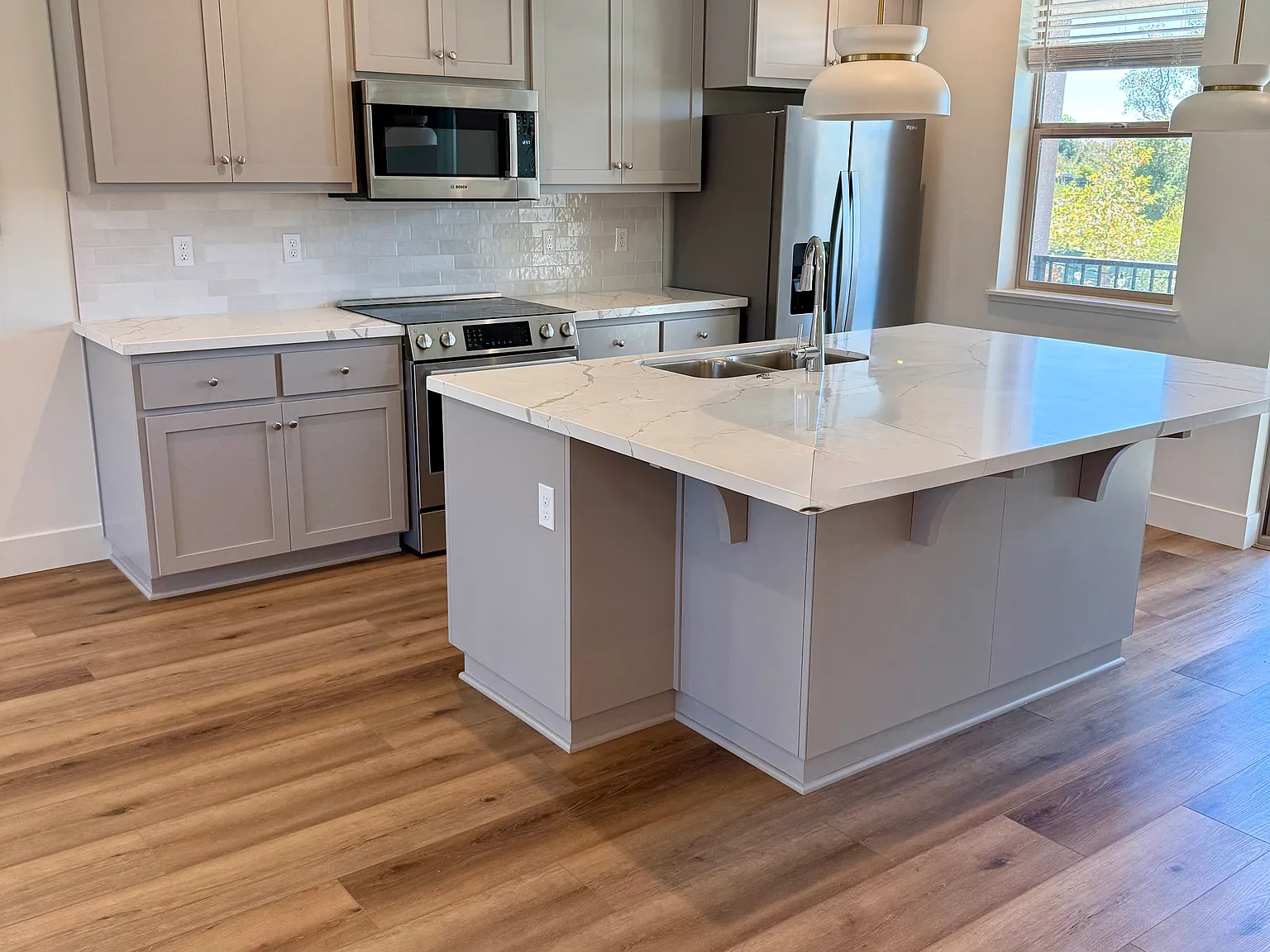 4 bed, 3.5 bath, 1923 sqft, $4,400 — Photo 2