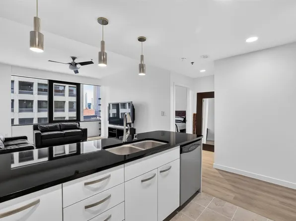 1200 Main St APT 1708, Dallas, TX 75202