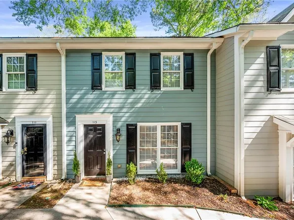 113 Courtyard Ter, Roswell, GA 30075