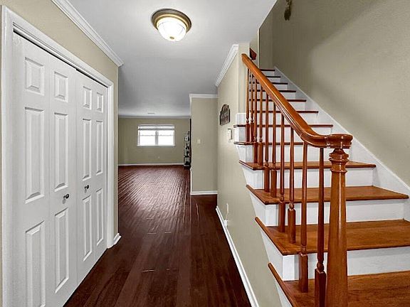 3rd image of 613 Country Club Ave NE