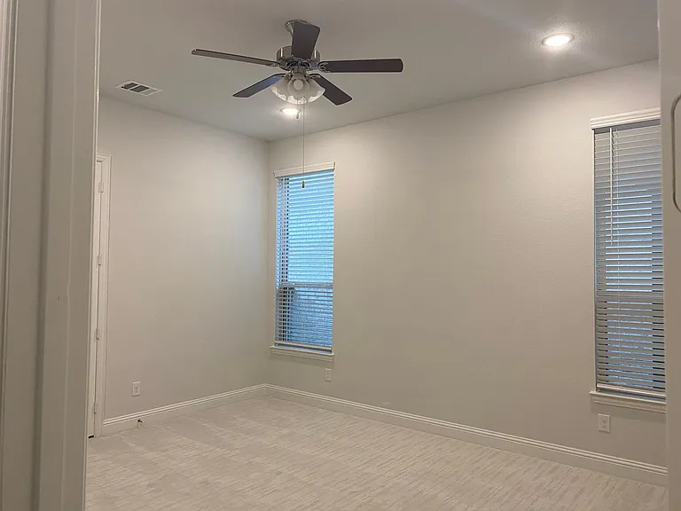 265 Golden Gate Dr — Photo 8