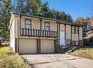 1601 NW Amesbury Rd, Blue Springs, MO 64015