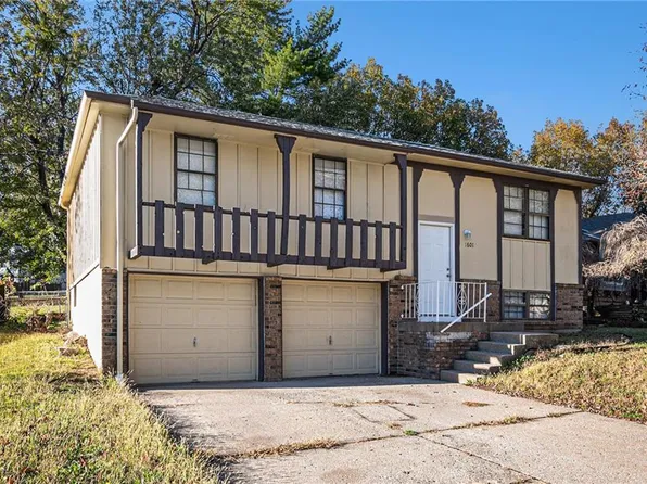 1601 NW Amesbury Rd, Blue Springs, MO 64015