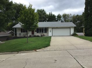 281 Peeble Ln, Carroll, IA 51401
