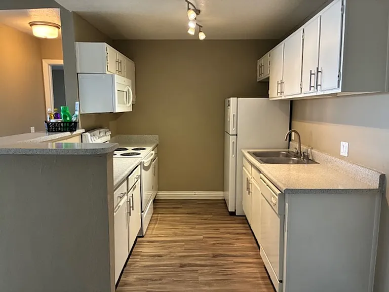 Mandalay Bay Apartments — Photo 69