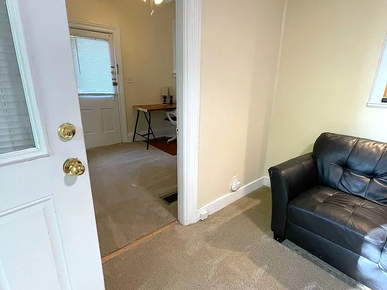 413 W Liberty St — Photo 9
