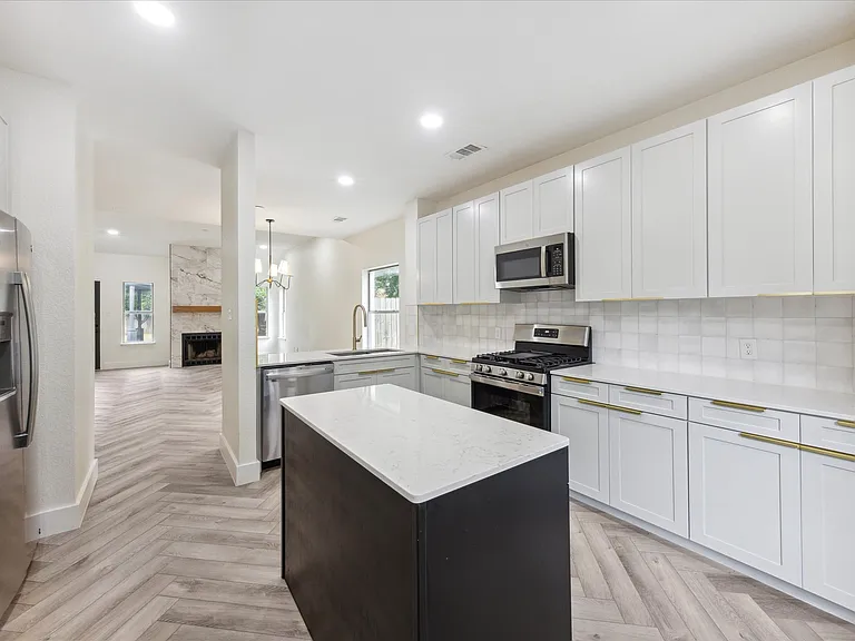 211 N Blue Ridge Pkwy — Photo 6